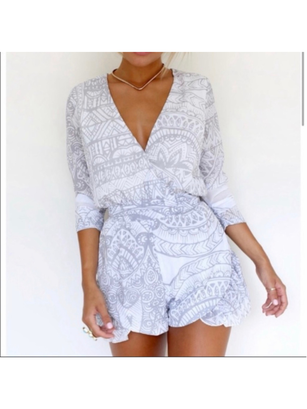 Women's Sabo Skirt White Gray Patterned Long Sleeve Romper Size 2 NEW with tags
